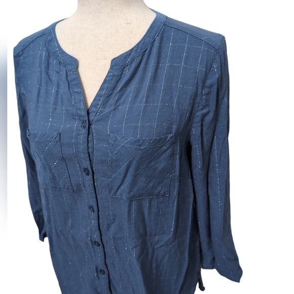 Chico's Blue Linen Like Chambray Top V-Neck Button Down Knit Top size 0/(4) - Picture 2 of 7